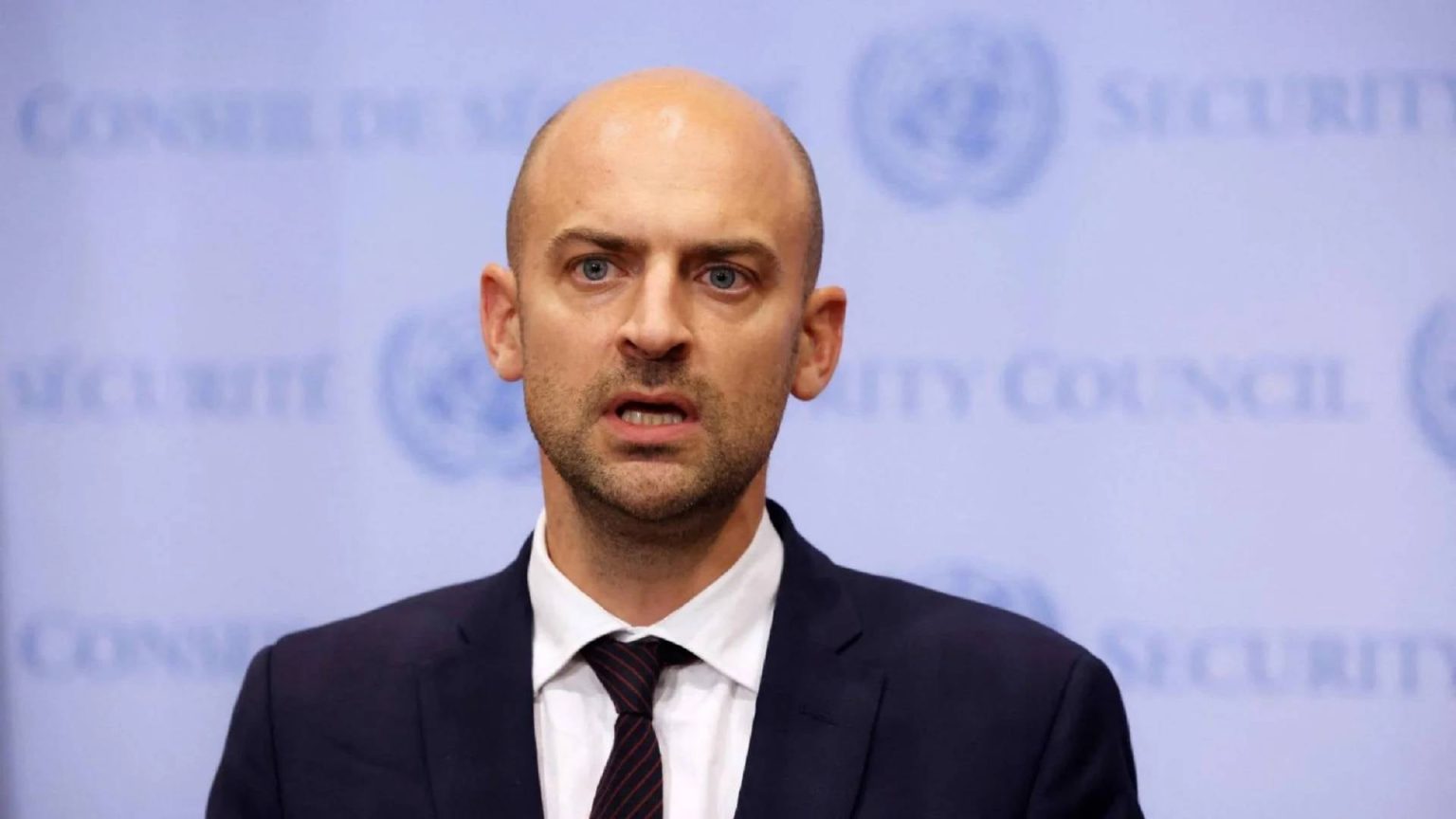 بارو في زيارة مفاجئة لإسرائيل لتعزيز جهود وقف إطلاق النار في لبنان